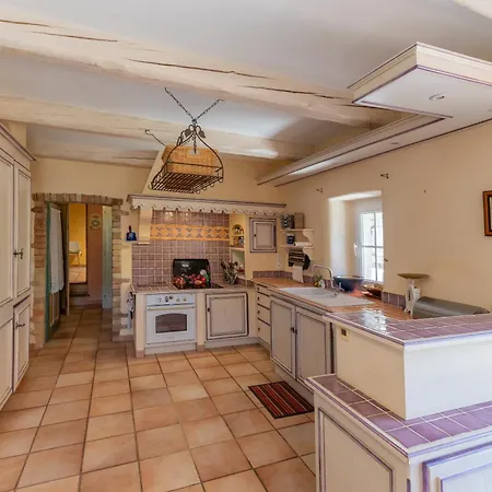Holiday home Mas Le Bragalou *